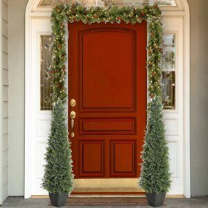 Truby Christmas 9' Garland with Warm Lights